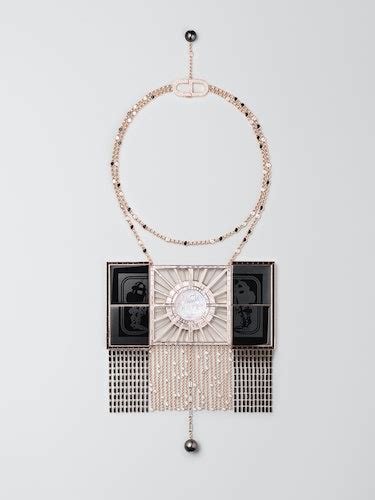 the hermes lumière necklace